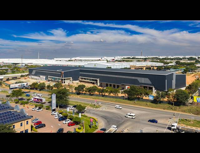 13,000M² WAREHOUSE TO LET IN LOUWLARDIA